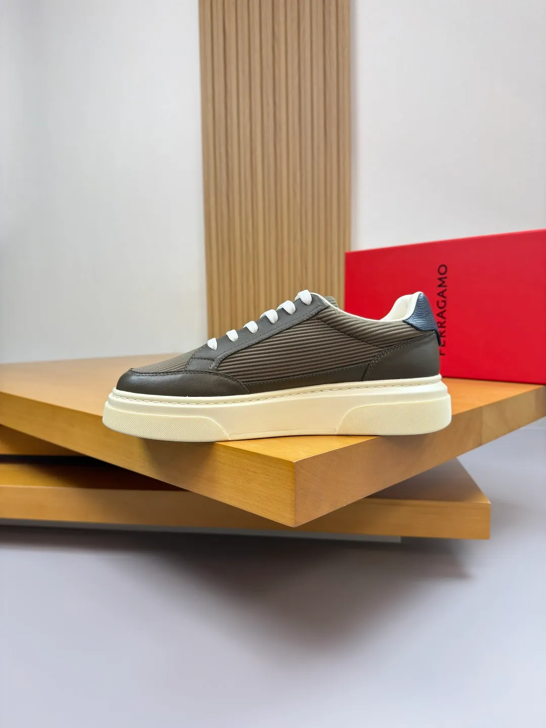 Men's men's shoes 💰420 [New style] 🏃‍♂️🏃‍♂️[ Ferragamo] Ferragamo - High-end quality original order·Casual sports shoes - Upper: 🔝Nappa calfskin, suede calfskin, shoe body. Sewing brand totem, tongue air pressure brand logo - Inner: water-dyed cowhide - Outsole: ultra-light TPU foam rubber; molded outsole -Ultra-high quality control and fine workmanship: outstanding (high-end, extravagance, grade) -Size: 38-45 (46, can be customized)